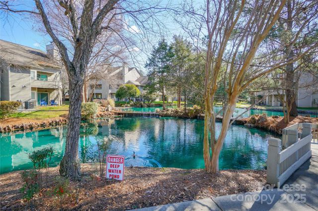 2524 Stradbrook Drive, Charlotte, NC 28210