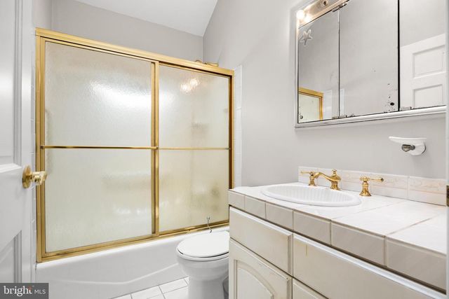 7 E CENTENNIAL DR, Medford, NJ 08055