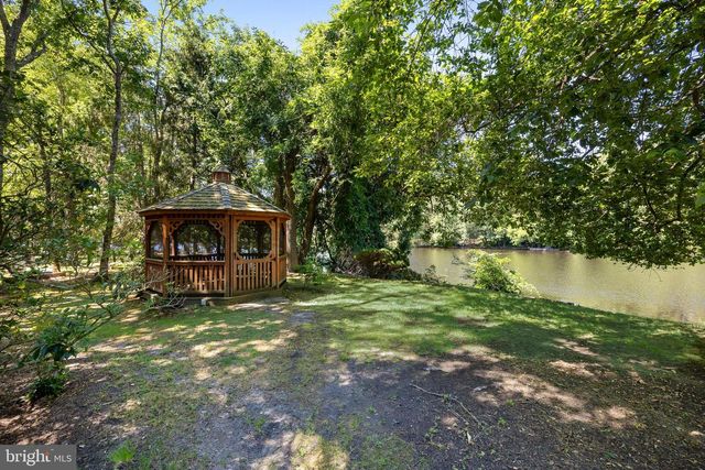 7 E CENTENNIAL DR, Medford, NJ 08055
