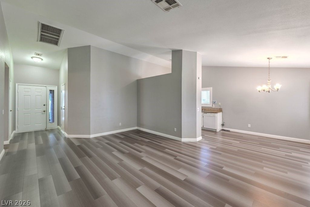 Image 7 of property listing at 927 Anchor Drive, Henderson, NV 89015