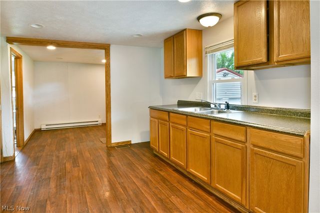 800 N Leavitt Road, Leavittsburg, OH 44430