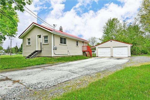800 N Leavitt Road, Leavittsburg, OH 44430