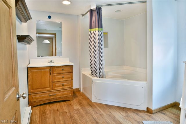 800 N Leavitt Road, Leavittsburg, OH 44430