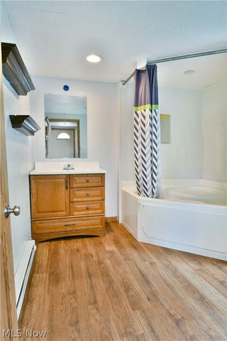 800 N Leavitt Road, Leavittsburg, OH 44430