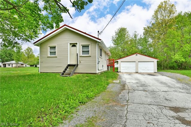 800 N Leavitt Road, Leavittsburg, OH 44430