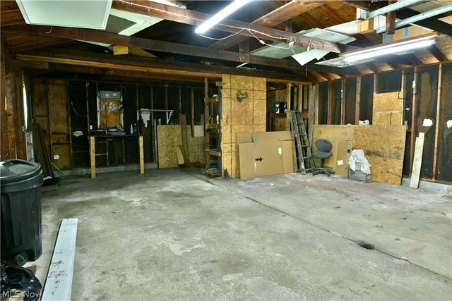 800 N Leavitt Road, Leavittsburg, OH 44430