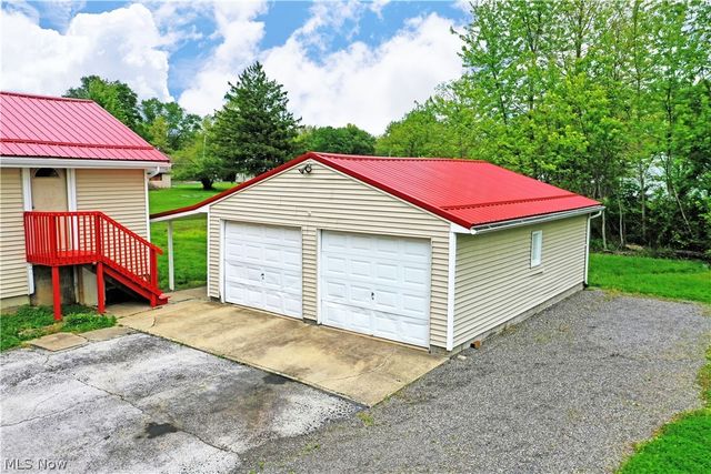 800 N Leavitt Road, Leavittsburg, OH 44430