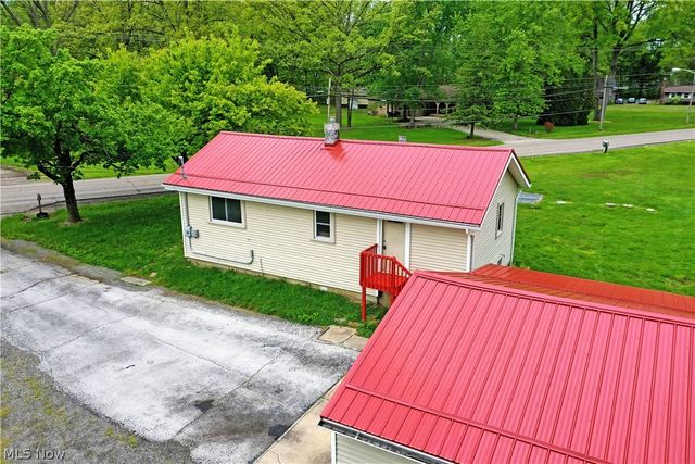 800 N Leavitt Road, Leavittsburg, OH 44430