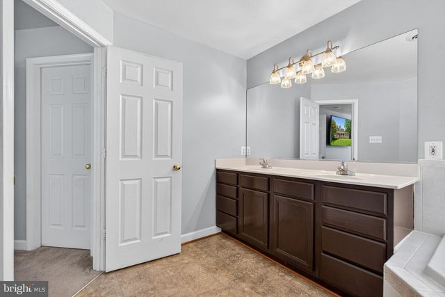 124 FAWN HILLS DR, Fredericksburg, VA 22407