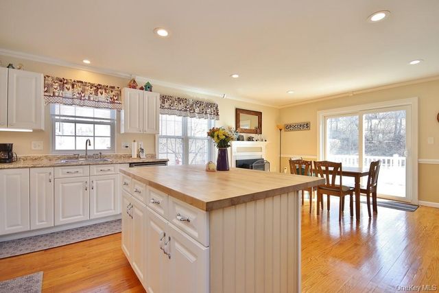 5 Old Field Circle, Pawling, NY 12564