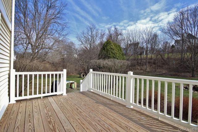 5 Old Field Circle, Pawling, NY 12564