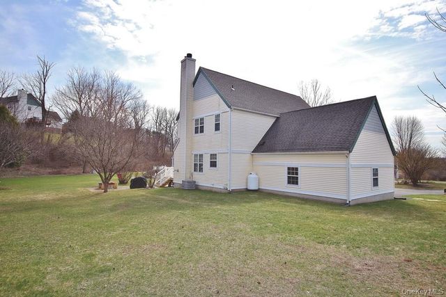 5 Old Field Circle, Pawling, NY 12564