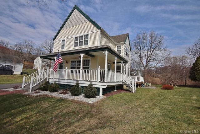 5 Old Field Circle, Pawling, NY 12564