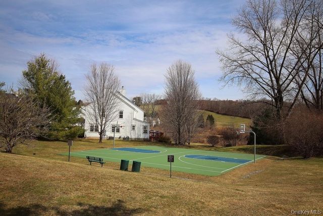 5 Old Field Circle, Pawling, NY 12564