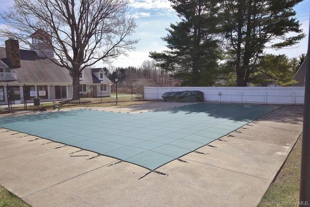 5 Old Field Circle, Pawling, NY 12564