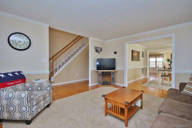 5 Old Field Circle, Pawling, NY 12564