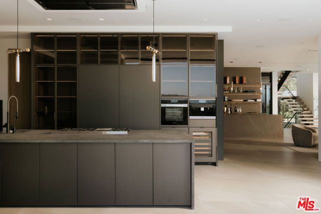 2180 Stradella Road, Los Angeles, CA 90077