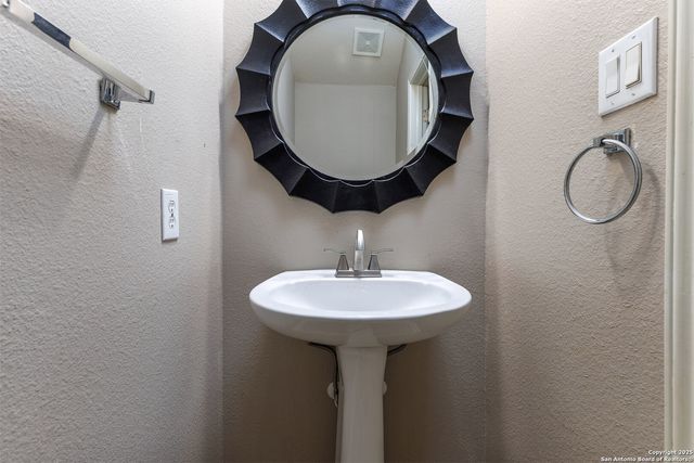 9026 Colfax, Helotes, TX 78023