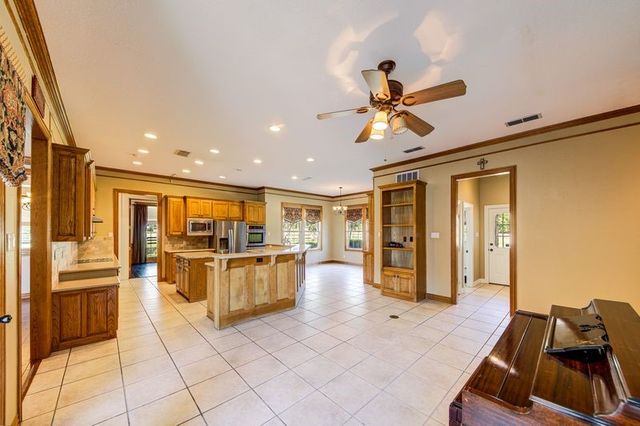 334 FM 2264, Decatur, TX 76234