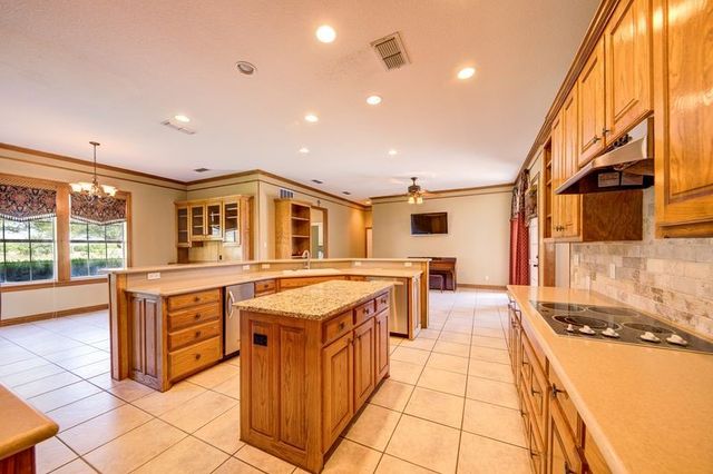 334 FM 2264, Decatur, TX 76234