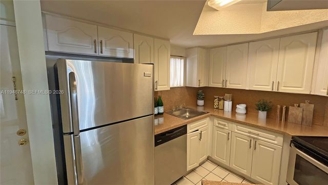 8343 Lake Dr 207, Doral, FL 33166