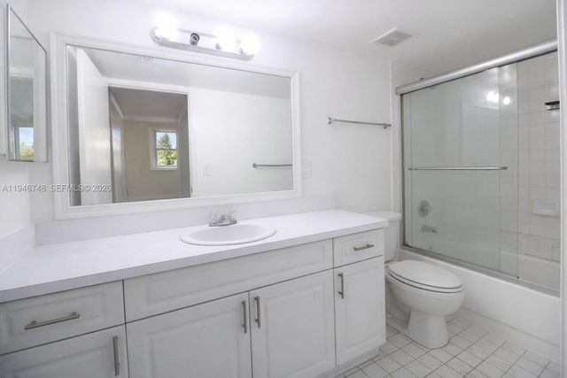 8343 Lake Dr 207, Doral, FL 33166