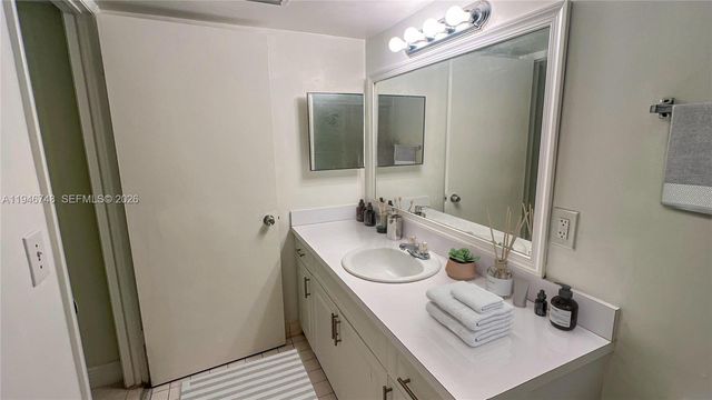 8343 Lake Dr 207, Doral, FL 33166