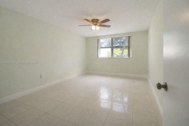 8343 Lake Dr 207, Doral, FL 33166