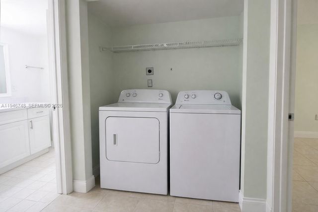 8343 Lake Dr 207, Doral, FL 33166