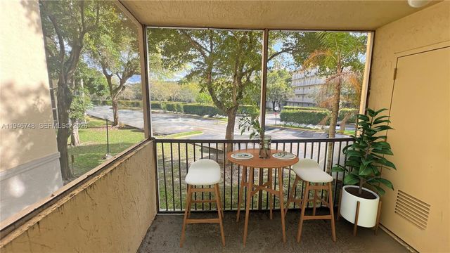 8343 Lake Dr 207, Doral, FL 33166