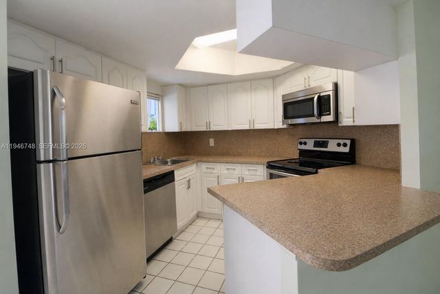 8343 Lake Dr 207, Doral, FL 33166