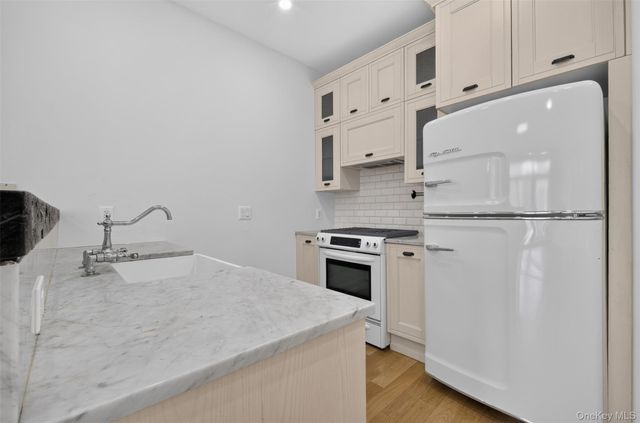 100 Engert Avenue 5C, Brooklyn, NY 11222