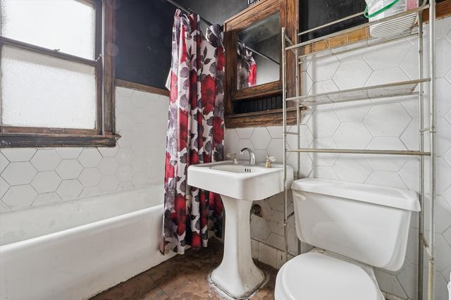 6734 S Maplewood Avenue, Chicago, IL 60629