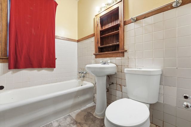 6734 S Maplewood Avenue, Chicago, IL 60629