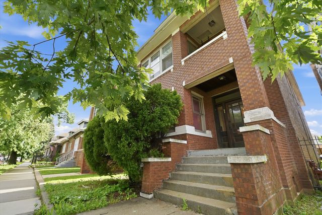 6734 S Maplewood Avenue, Chicago, IL 60629
