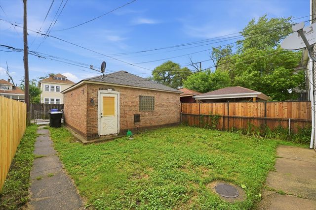6734 S Maplewood Avenue, Chicago, IL 60629