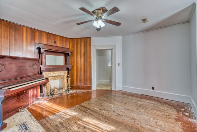 62 N Main St, Springfield, TN 37172