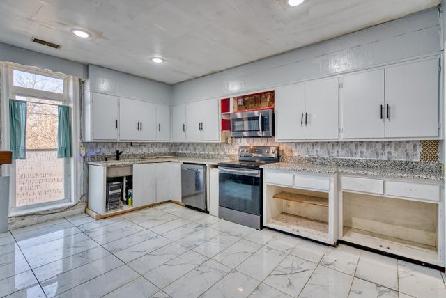 62 N Main St, Springfield, TN 37172