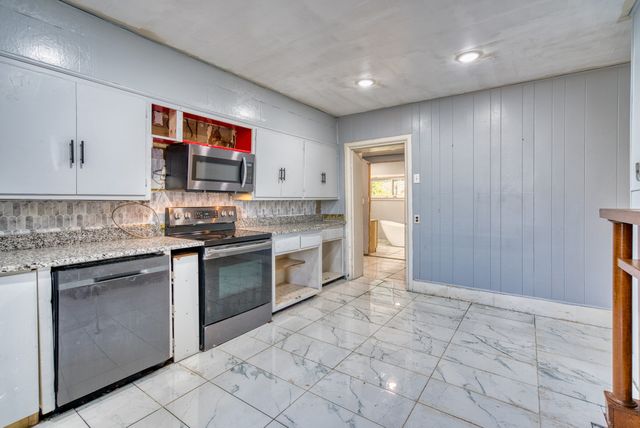 62 N Main St, Springfield, TN 37172