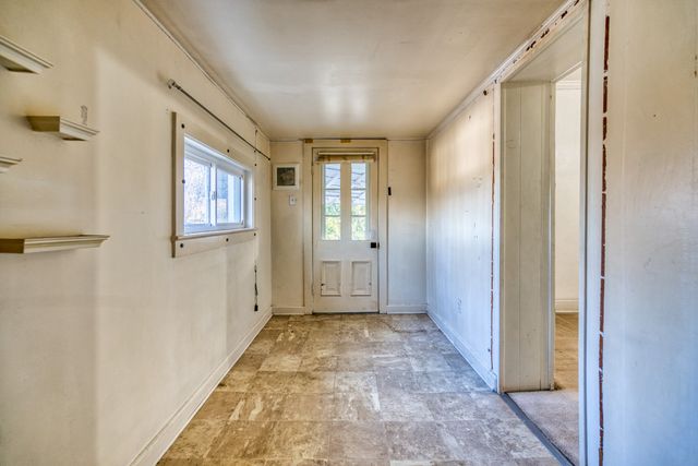 62 N Main St, Springfield, TN 37172