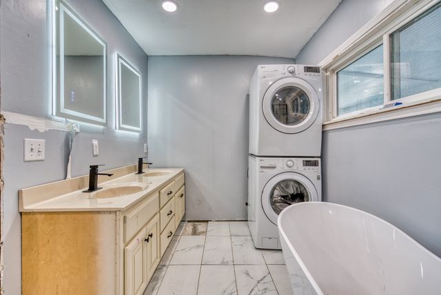 62 N Main St, Springfield, TN 37172