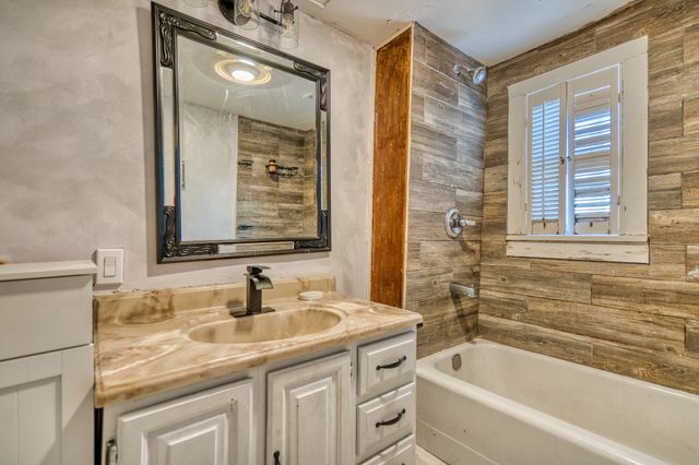 62 N Main St, Springfield, TN 37172