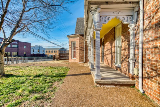 62 N Main St, Springfield, TN 37172