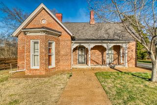 62 N Main St, Springfield, TN 37172