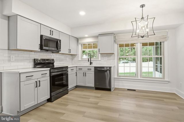 48 FENWAY DR, Charles Town, WV 25414