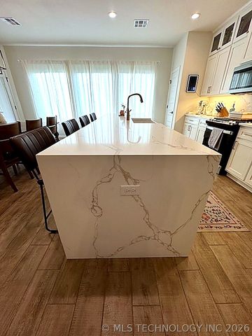 2912 S 6th Place, Broken Arrow, OK 74012