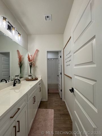 2912 S 6th Place, Broken Arrow, OK 74012