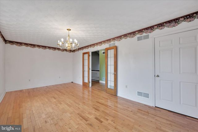 7962 WOODLAND DR, Hanover, PA 17331