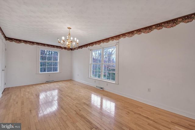 7962 WOODLAND DR, Hanover, PA 17331