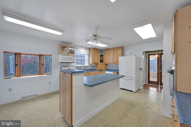 7962 WOODLAND DR, Hanover, PA 17331